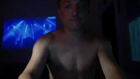Snapshot of izealvaro chatting on 10.17.25 izealvaro online show from 10.17.25