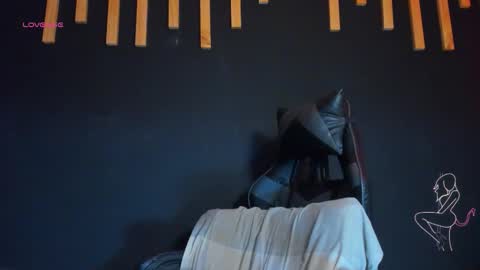 hot izys online show from 11.27.25