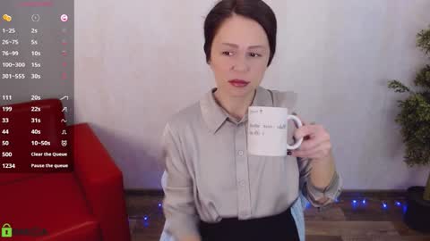 Queen of nylon  Victoria online show from 02.24.26