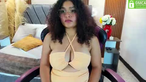 Snapshot of izzy_lux chatting on 07.06.26 Isa online show from 07.06.26