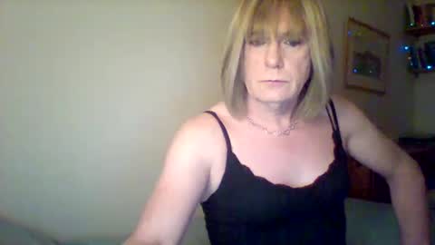 Snapshot of izzy_mchoney chatting on 12.29.24 izzy_mchoney online show from 12.29.24