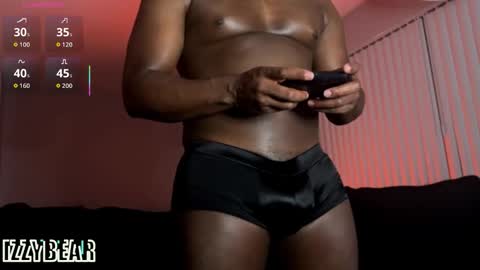 Snapshot of izzybear_ chatting on 11.10.25 IzzyBear online show from 11.10.25