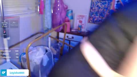 Snapshot of izzyishottttt chatting on 02.20.26 izzyishottttt online show from 02.20.26