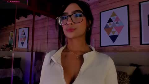 Snapshot of izzywild1 chatting on 09.26.25 izzywild1 online show from 09.26.25