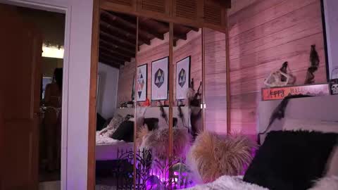 Snapshot of izzywild1 chatting on 10.27.25 izzywild1 online show from 10.27.25