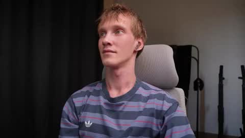 Snapshot of j_akira13 chatting on 11.05.25 Danny online show from 11.05.25