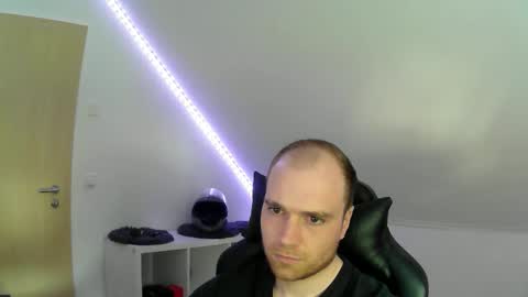 Snapshot of j_german783377 chatting on 04.05.26 here4y online show from 04.05.26