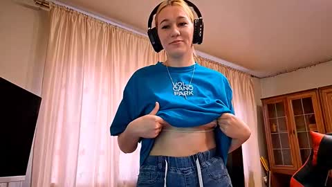 Snapshot of jacelyngarcea chatting on 10.28.25 Lilo online show from 10.28.25