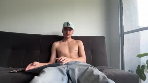 INDEPENDENT MODEL online show from 10.18.25