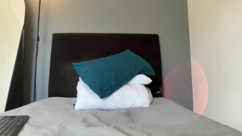 INDEPENDENT MODEL online show from 03.14.26