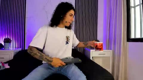 Snapshot of jackandrosse_ chatting on 11.01.25 Jack Rosse online show from 11.01.25