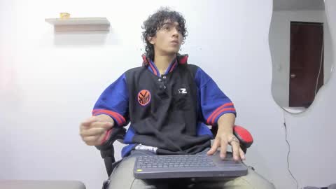 Snapshot of jackestaylor chatting on 10.25.25 Jackes Taylor online show from 10.25.25