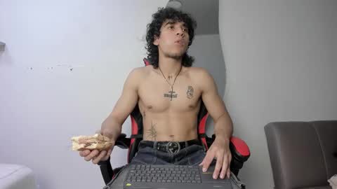 Snapshot of jackestaylor chatting on 11.13.25 Jackes Taylor online show from 11.13.25