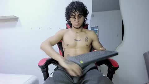 Snapshot of jackestaylor chatting on 11.14.25 Jackes Taylor online show from 11.14.25