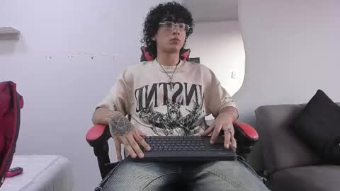 Snapshot of jackestaylor chatting on 11.15.25 Jackes Taylor online show from 11.15.25