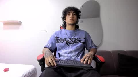 Snapshot of jackestaylor chatting on 01.12.26 Jackes Taylor online show from 01.12.26