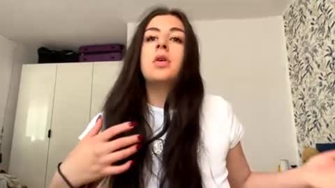 Mia online show from 06.09.26
