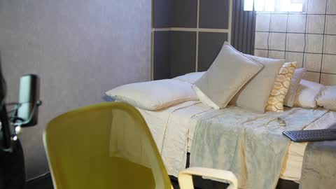 Snapshot of jacksonbell9 chatting on 02.01.25 Jackson Bell online show from 02.01.25