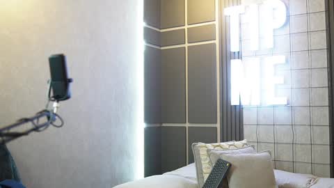 Snapshot of jacksonbell9 chatting on 02.05.25 Jackson Bell online show from 02.05.25