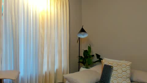 Snapshot of jacksonbell9 chatting on 02.13.25 Jackson Bell online show from 02.13.25