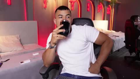 Snapshot of jacksonbell9 chatting on 09.30.25 Jackson Bell online show from 09.30.25