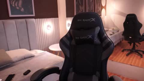 Snapshot of jacksonbell9 chatting on 10.01.25 Jackson Bell online show from 10.01.25