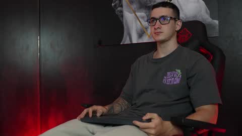 Snapshot of jacksonolsenn chatting on 11.07.25 Jackson Olsen online show from 11.07.25