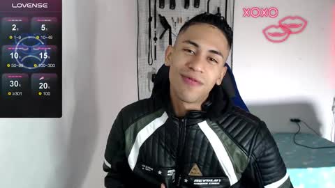 Snapshot of jacob_wolf_xxx chatting on 10.05.25 jacob online show from 10.05.25
