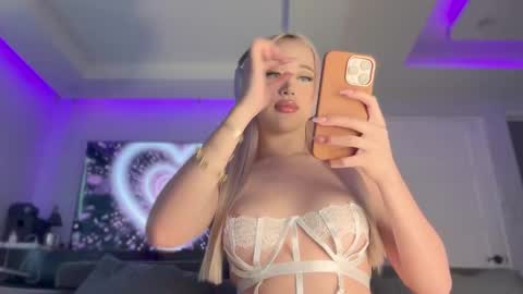 Snapshot of jacolandia chatting on 02.21.25 jacolandia online show from 02.21.25