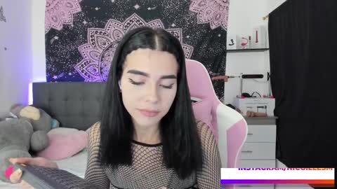 Snapshot of jade__weed chatting on 01.22.25 online show from 01.22.25