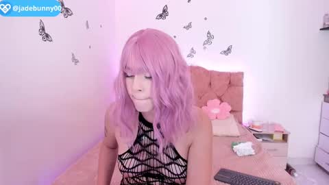 Snapshot of jade__weed chatting on 09.19.25 online show from 09.19.25