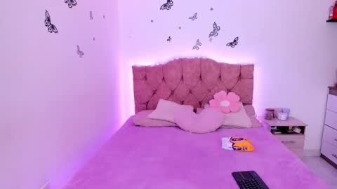 Snapshot of jade__weed chatting on 10.17.25 online show from 10.17.25