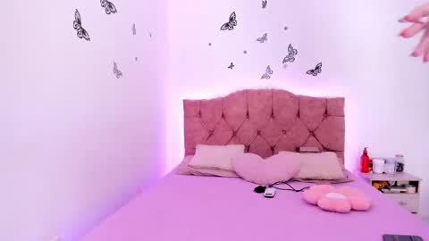 Snapshot of jade__weed chatting on 10.21.25 online show from 10.21.25