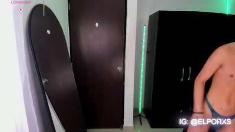 Snapshot of jade_candy21 chatting on 11.04.25 jade_candy21 online show from 11.04.25