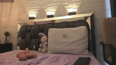 Snapshot of jade_heartt chatting on 10.01.25 JADE online show from 10.01.25