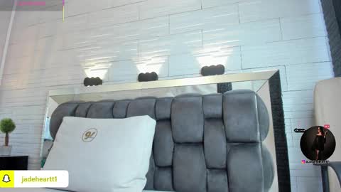 Snapshot of jade_heartt chatting on 11.01.25 JADE online show from 11.01.25