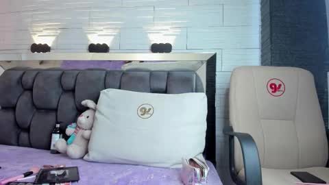 Snapshot of jade_heartt chatting on 11.11.25 JADE online show from 11.11.25