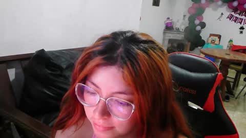 Snapshot of jade_john chatting on 11.26.25 jade and jhon online show from 11.26.25