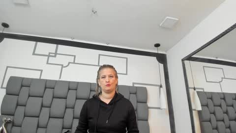 Snapshot of jade_squirt chatting on 12.06.24 Jade online show from 12.06.24