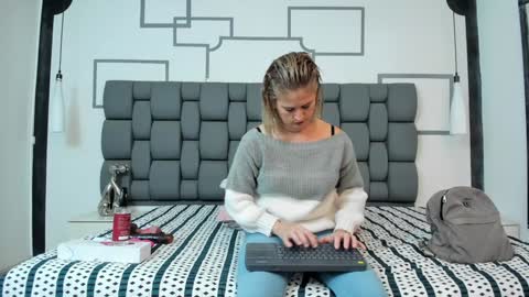 Snapshot of jade_squirt chatting on 12.07.24 Jade online show from 12.07.24