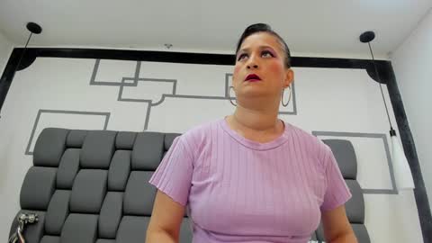 Snapshot of jade_squirt chatting on 01.11.25 Jade online show from 01.11.25