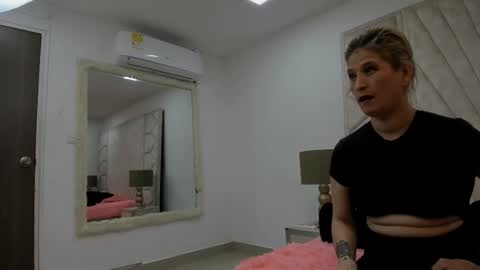 Snapshot of jade_squirt chatting on 09.20.25 Jade online show from 09.20.25