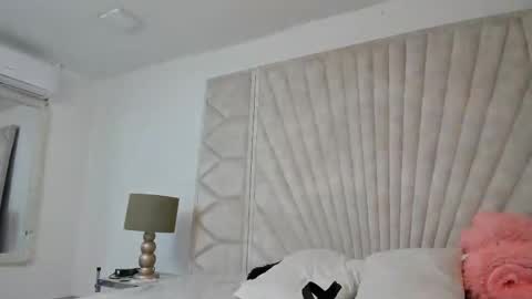 Snapshot of jade_squirt chatting on 09.27.25 Jade online show from 09.27.25