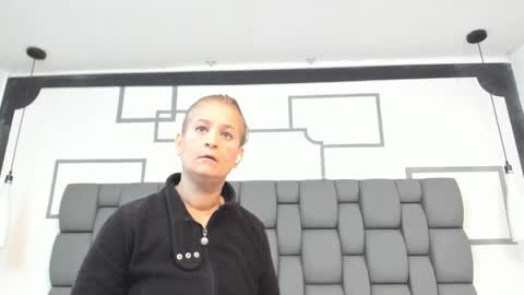 Snapshot of jade_squirt chatting on 10.08.25 Jade online show from 10.08.25