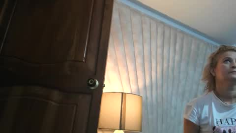 Snapshot of jade_squirt chatting on 10.27.25 Jade online show from 10.27.25