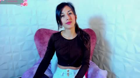 jade white  online show from 01.21.25