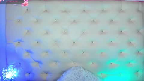 jade white  online show from 01.30.25