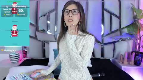 jade white  online show from 12.01.25