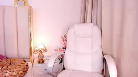 Snapshot of jadebennett chatting on 09.25.25 jadebennett online show from 09.25.25