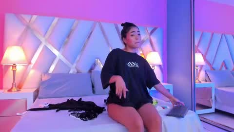 Snapshot of jadeekhan chatting on 10.07.25 Jade online show from 10.07.25